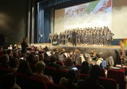 Testimonianze, video, canti, musica e coreografie a cura degli insegnanti e degli alunni delle classi quinte delle scuole primarie e del corso musicale della scuola secondaria di primo grado dell'istituto comprensivo di Busca